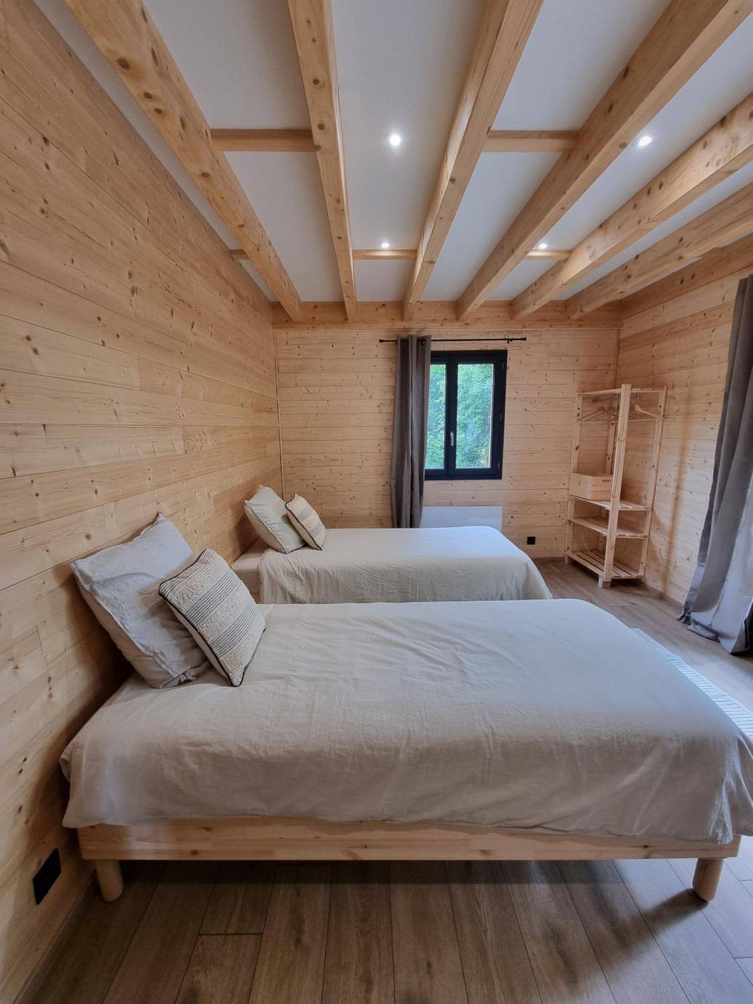 Des Capucines Avec Borne De Recharge Pour Voiture Electrique Holiday home Noiretable