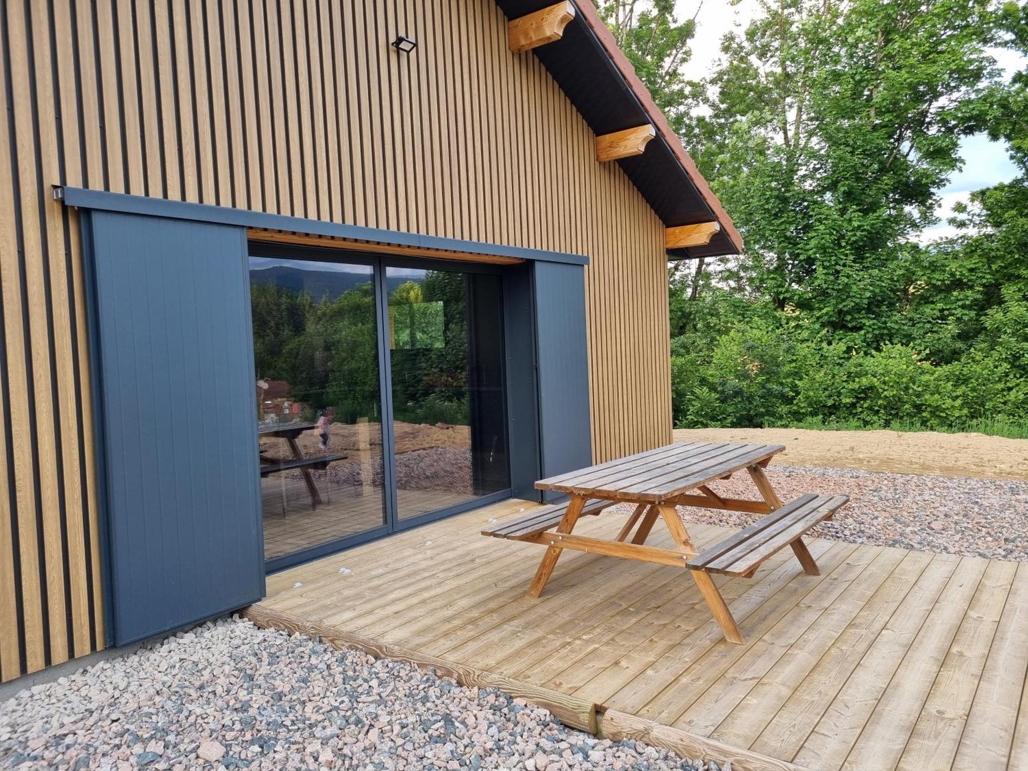 Des Capucines Avec Borne De Recharge Pour Voiture Electrique Holiday home *